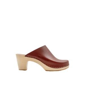 NEW SANDGRENS women's rhodes minimalistic clog mule in cognac